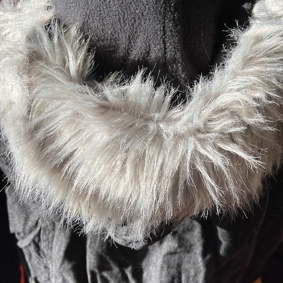 Ladies scam Facebook coat sz med - Picture 4 of 4